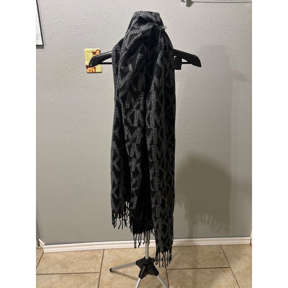 NWT: Michael Kors Logo Reversible Scarf Black/Gray